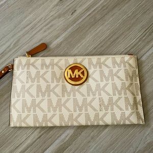 Beautiful Michael kors clutch